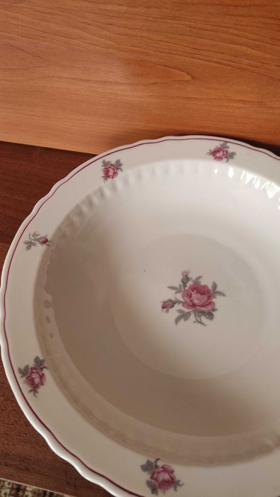 Швейцарска порцеланова купа с декор рози