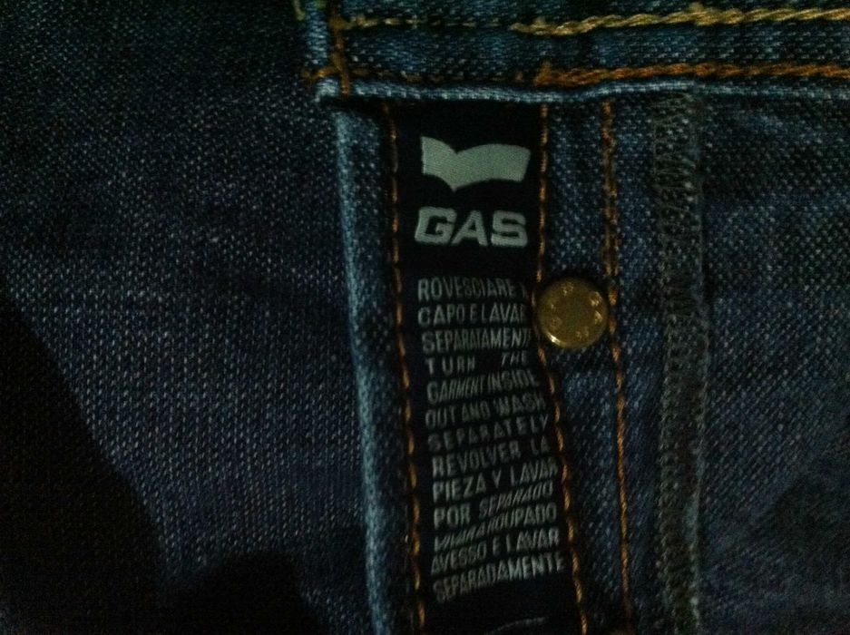 Jeans  de Colectie  GAS -- Banii merg la un baiat bolnav