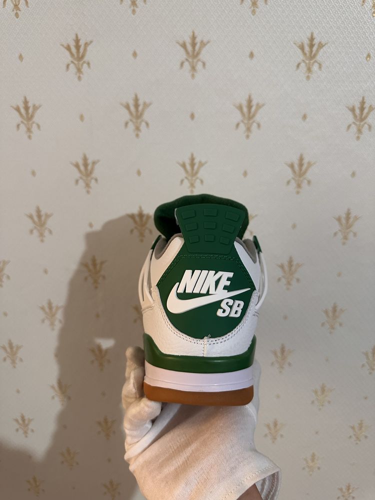 Nike Air Jordan 4 SB "Pine Green"