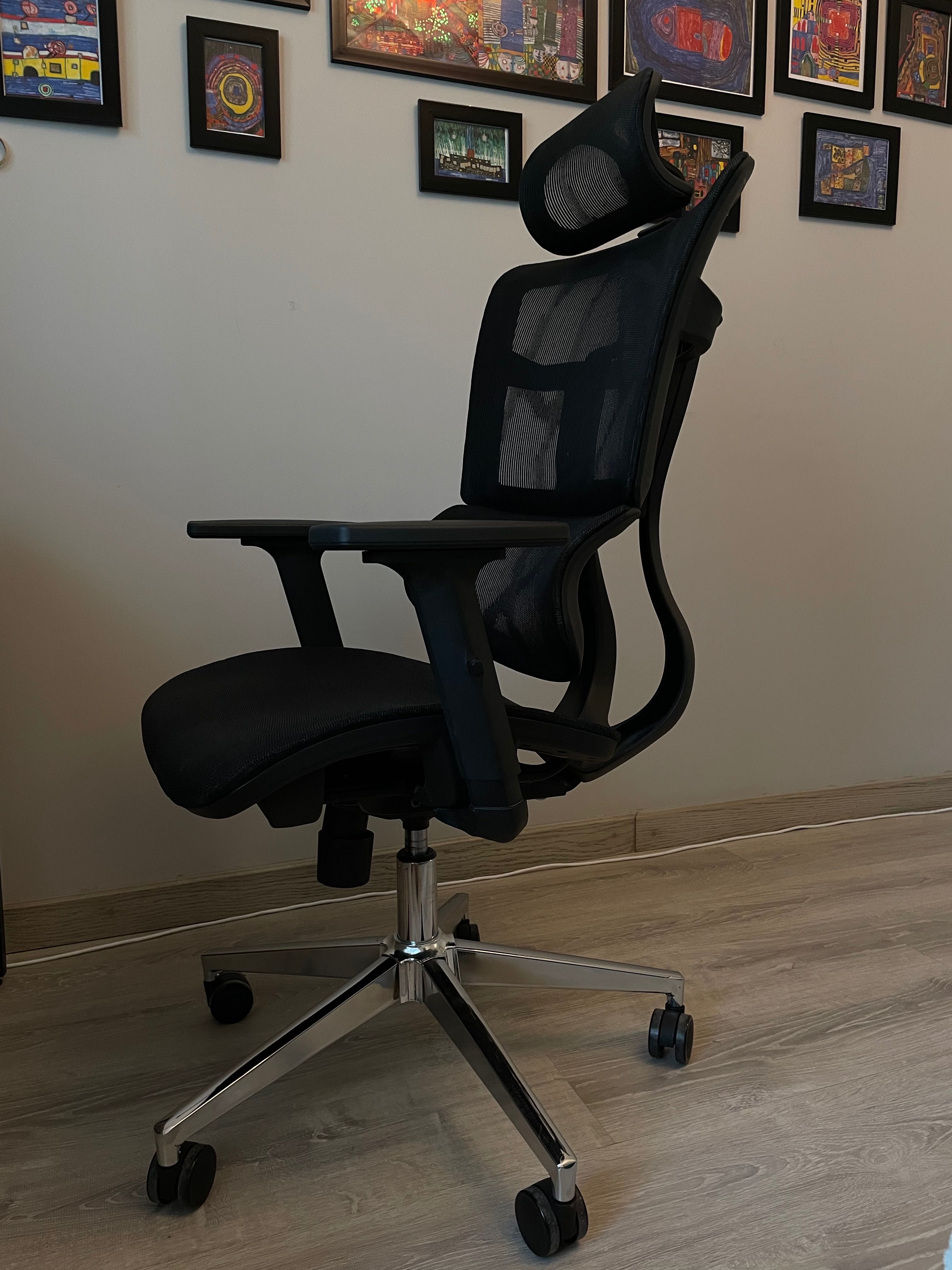 Офисный  стул с подголовником