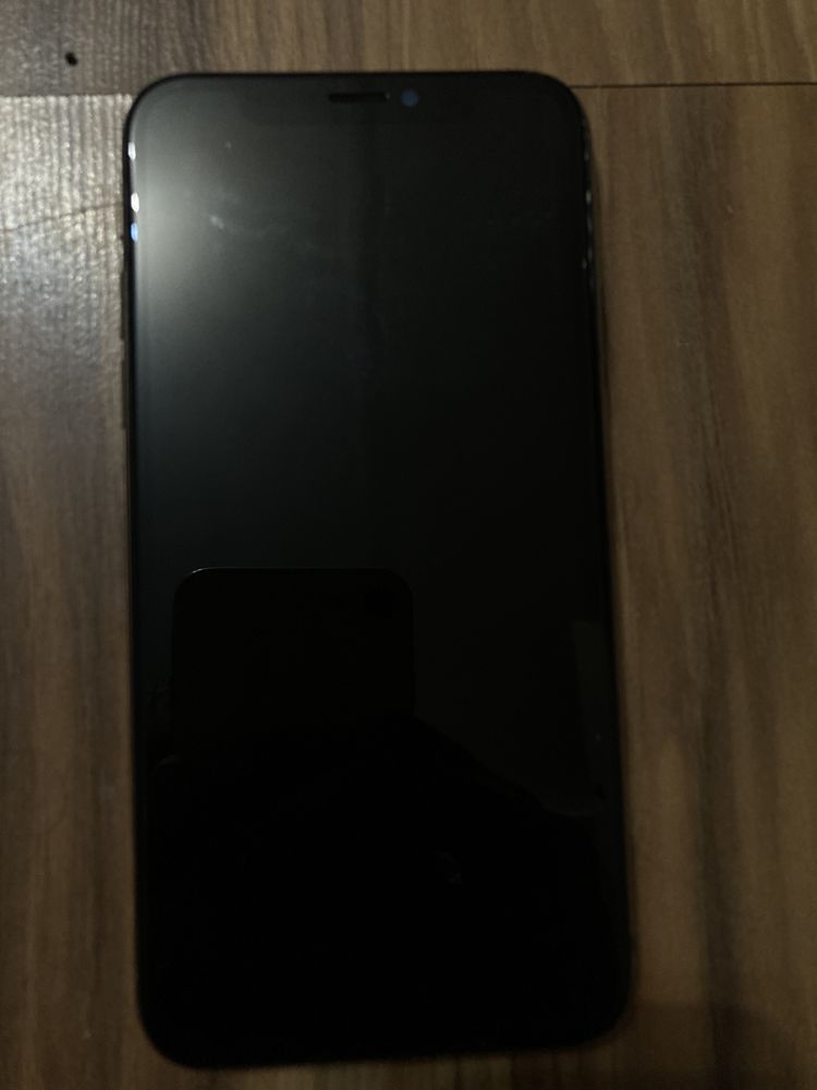 Vând iPhone xs 64GB (GOLD)