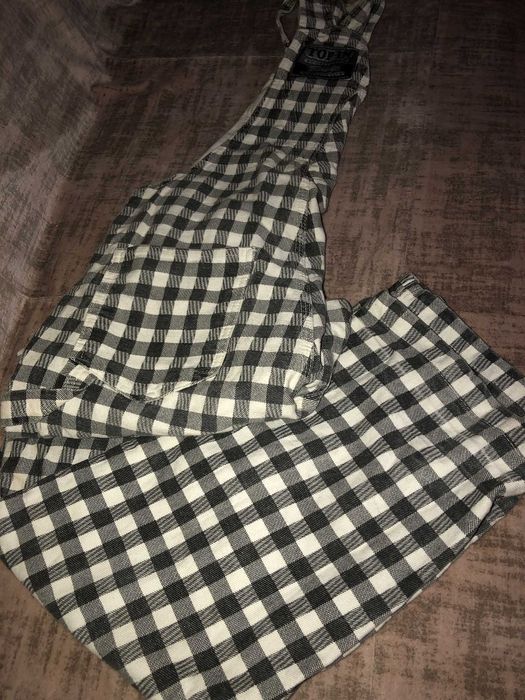Salopeta dama în carouri