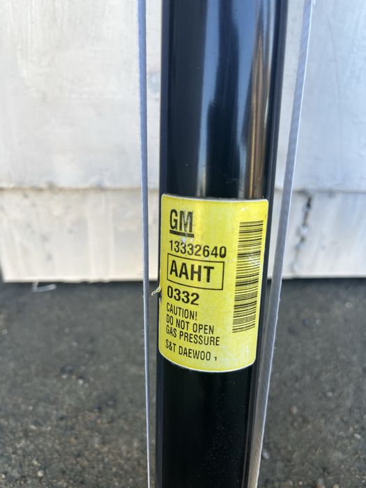 Стойки(амортизатор) GM на Шевролет Круз