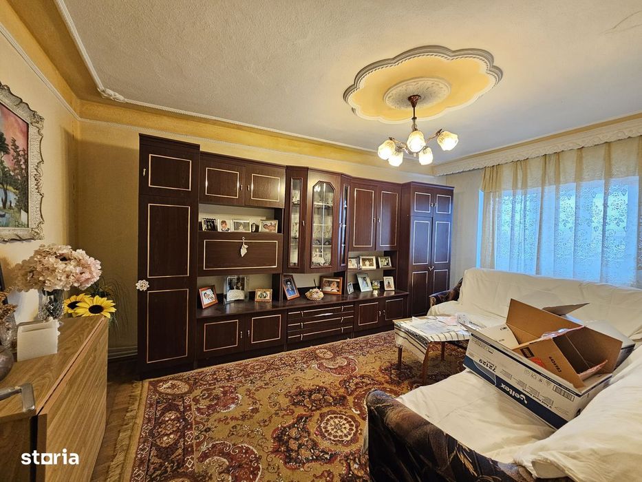 Apartament cu 3 camere, str. Aprodul Arbore , 54 500 euro