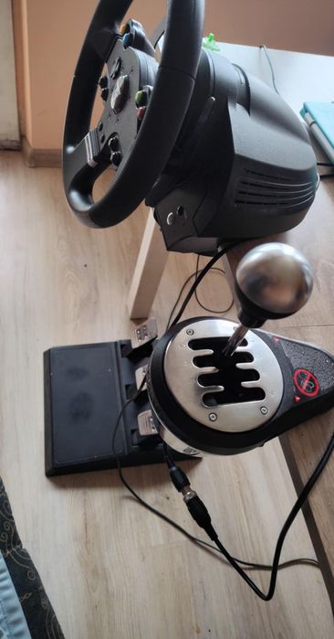 Xbox one s с волан Thrustmaster и shifter