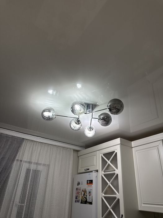 Продам люстру срочно