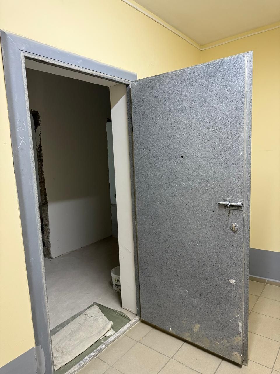 Продам новую железную дверь