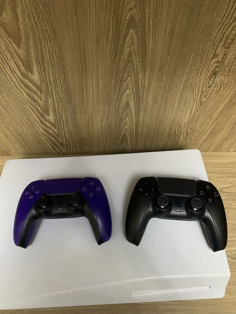 Продам playstation5 с дисководом 2 геймпады и 3 играми