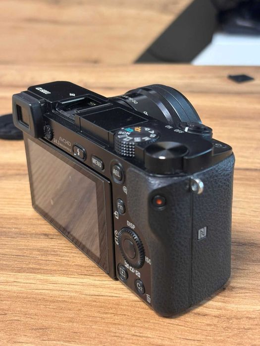 Sony A6000 с обектив 16–50mm + комплект аксесоари