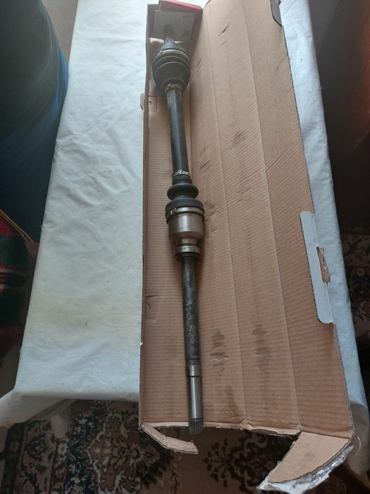 Полуоска с каре. Пежо 308 1.6 HDI