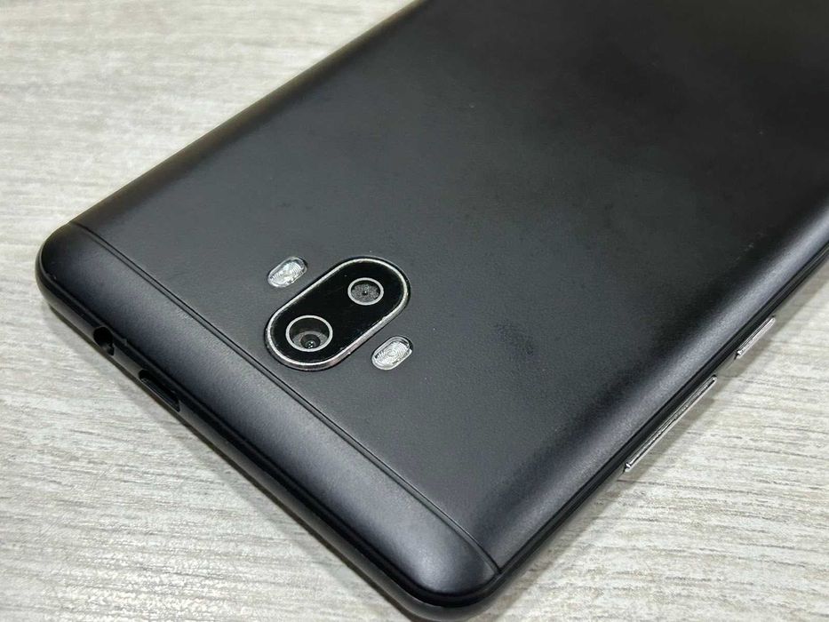 Смартфон LoGicom Le Starter L  8GB 1 RAM