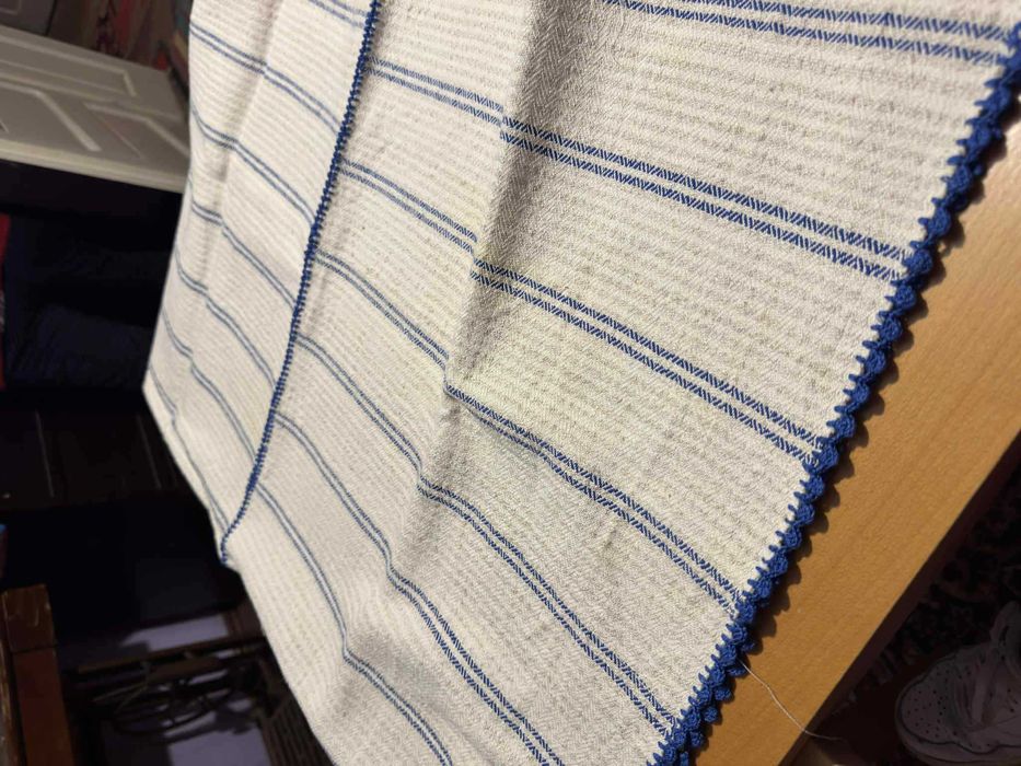 Fete de mese , chindeu ,  si covoare tesute in razboi