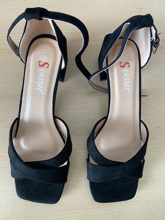 Sandale noi, marimea 37 - toc patrat