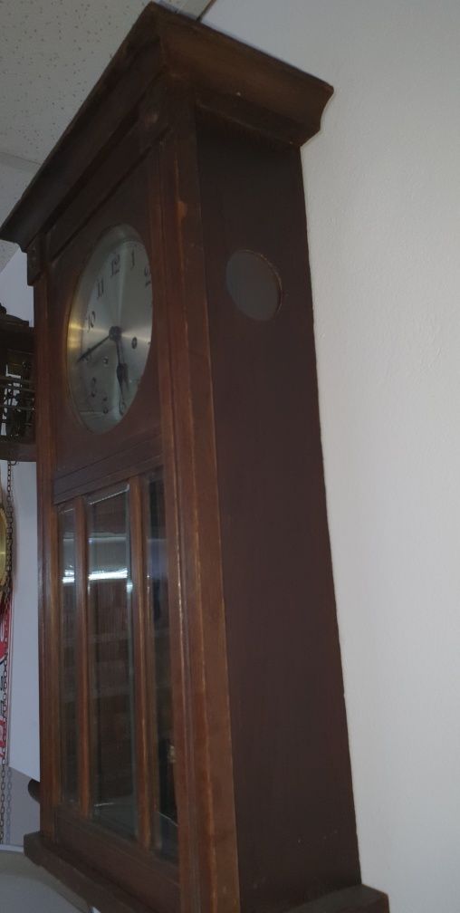 Ceas mecanic vechi cu pendul nemțesc