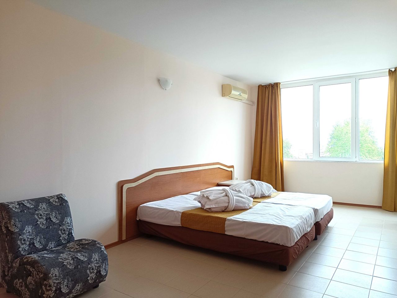 Продава се Двустаен апартамент в Несебър - 90 кв.м за 976 €/кв.м - Снимка #2