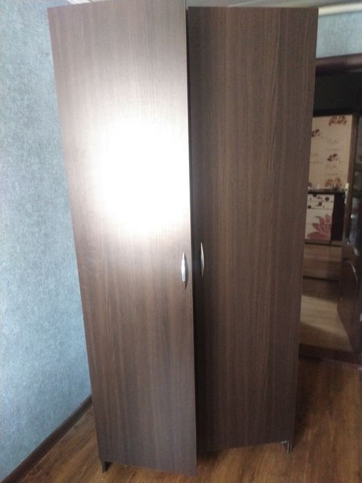 Шкаф  б/у. В спальню прихожую