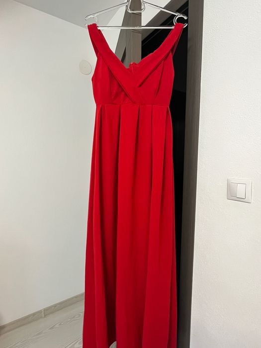 Rochița roșie elegantă pentru evenimente