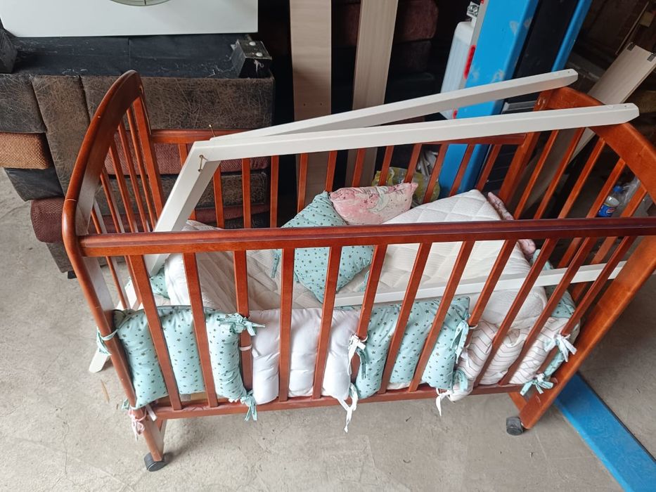 Детская кроватка