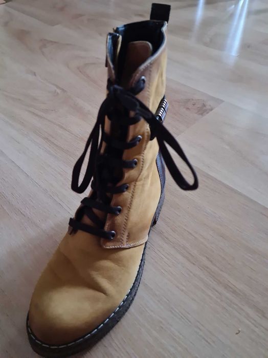 Боти цвят горчица естествен велур