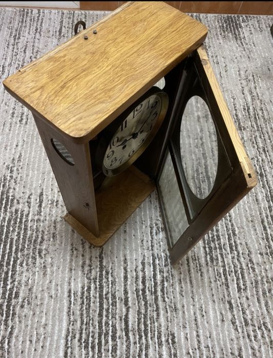 Ceas vechi cu pendul