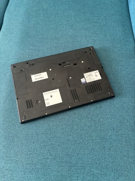 Laptop Fujitsu Siemens • i7-6600u  •8gb DDR4•SSD 256•15,6 FHD•Cellular