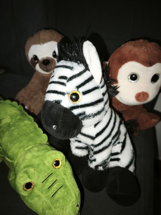 Lot cu 4 plusuri animale