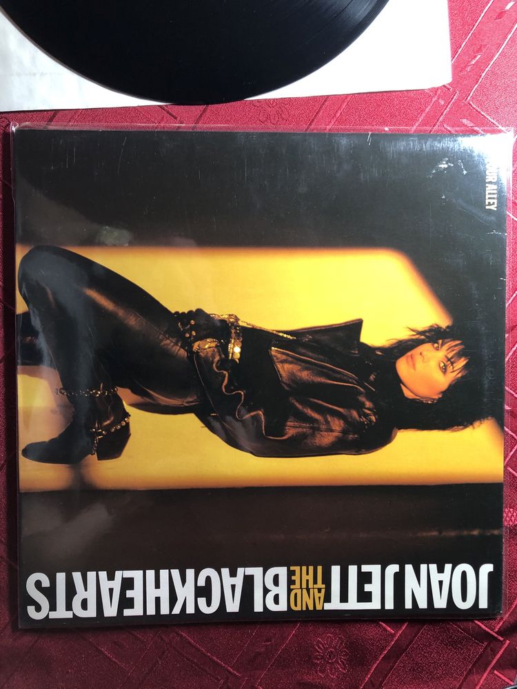 Vând disc de vinil Joan Jett and The Blackhearts-Up your Alley