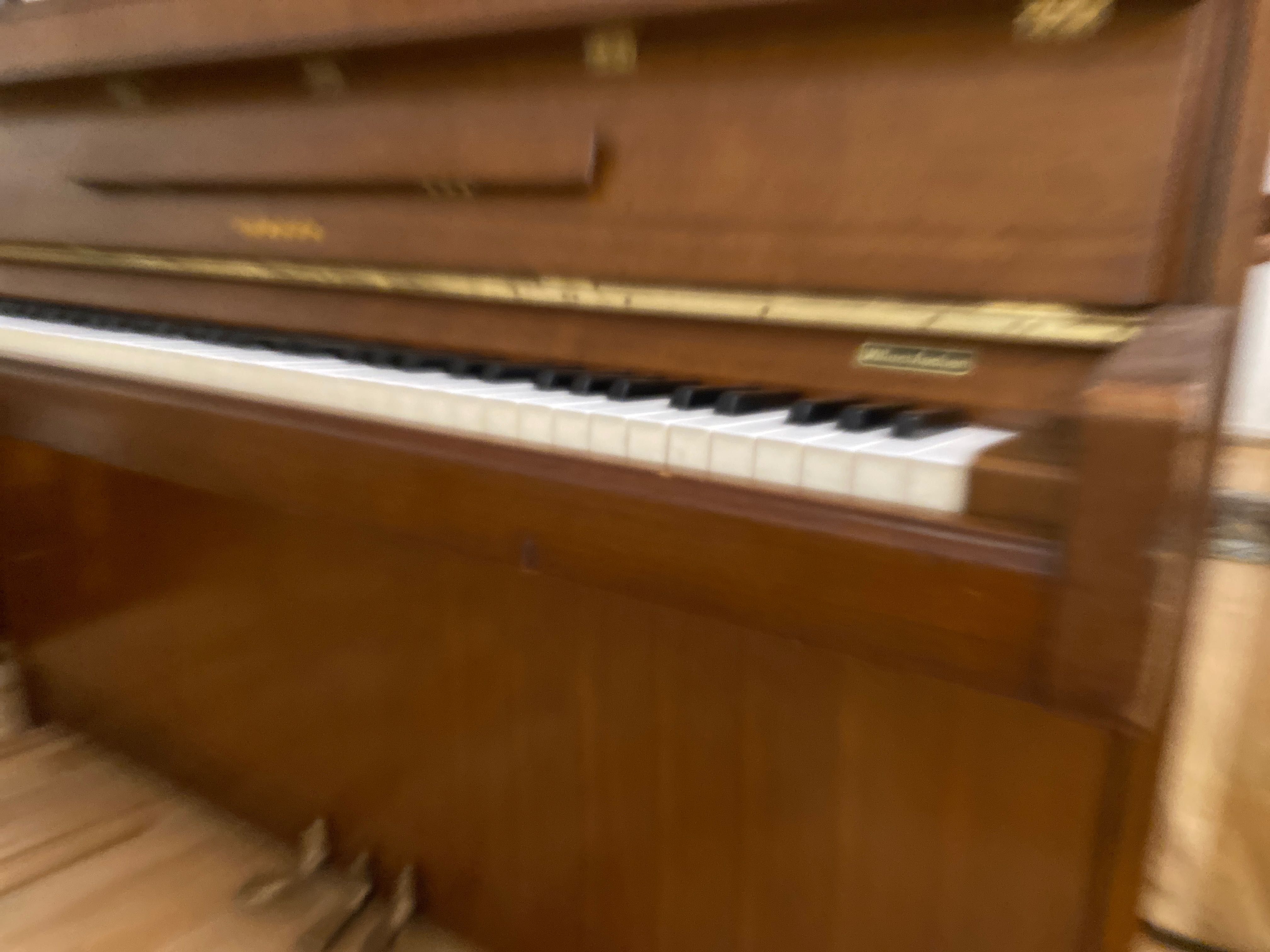YAMAHA pianina 1200 € !