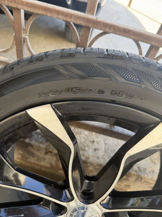 Диски с шины R18 225/45-18  Hankook