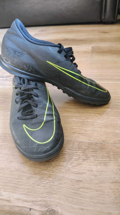 Футболни обувки Nike, стоножки - 42 номер