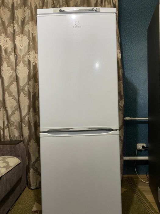 Продается холодильник Indesit