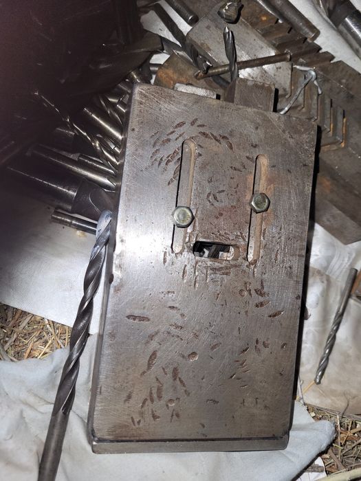 Замок салмакты ашып жауып тұр сатылады