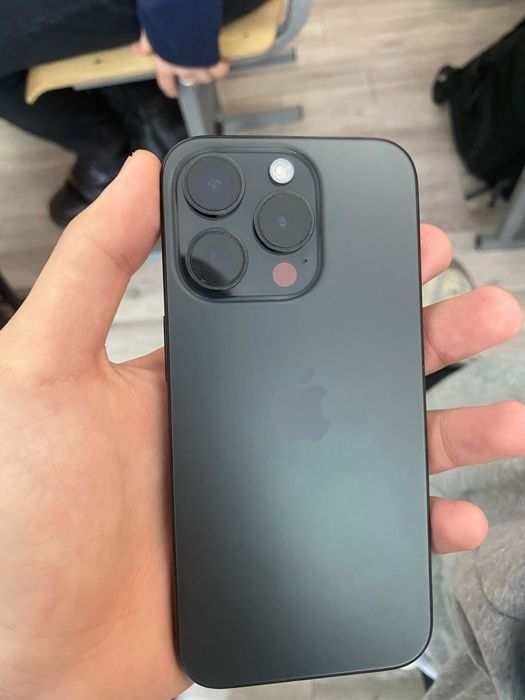 Продам айфон 15 про в идельном состояние