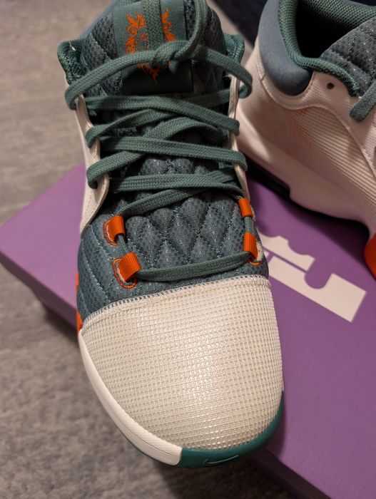 Vand Nike LeBron Witness VIII noi