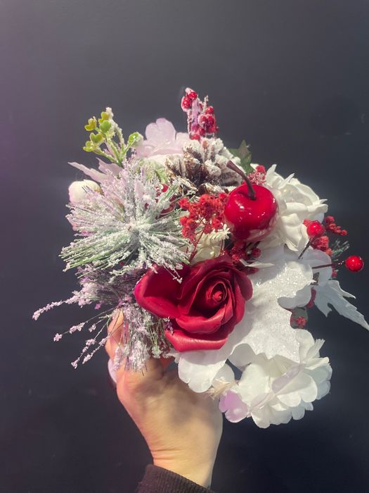 Аранжировки с глицеринови цветя и свещи и цветя