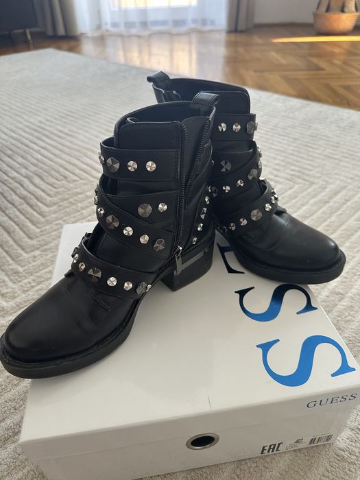 Ghete Guess nr 37 in stare impecabila