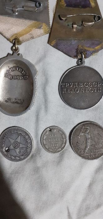 Продам знаки, манеты в хорошем состоянии