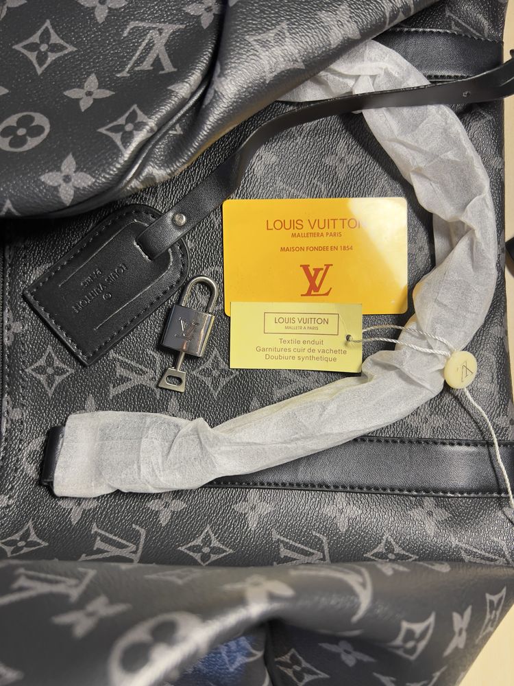 Louis Vuitton Сак със Сертификати