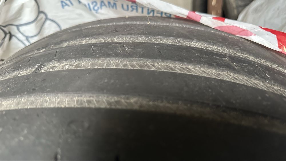 1x anvelopa  275/35/R19 / 1x anvelopa 245/40/R19