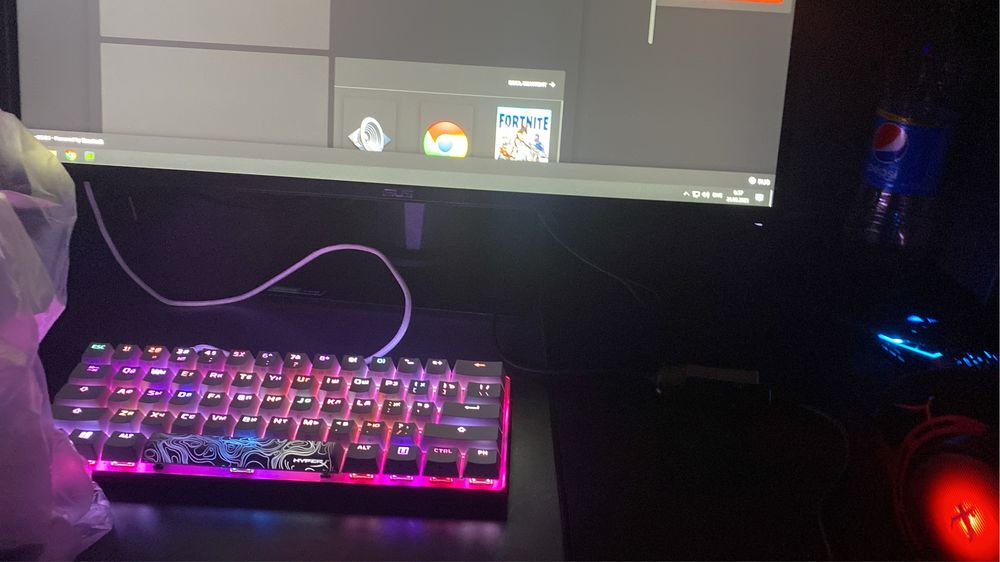 Клавиатура HyperX Alloy Origins 60 572Y6AA розовый