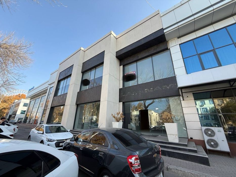 Сдаётся в аренду трёхэтажное здание, первая линия. Лабзак, быв. Динамо