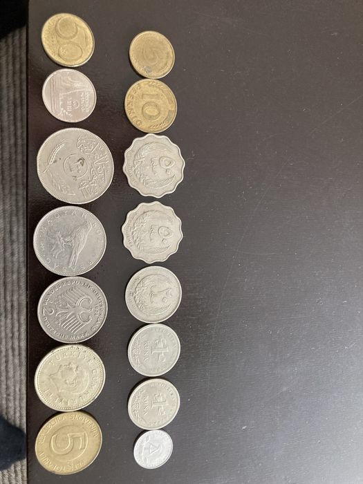 Различни монети в добро запазени състояние