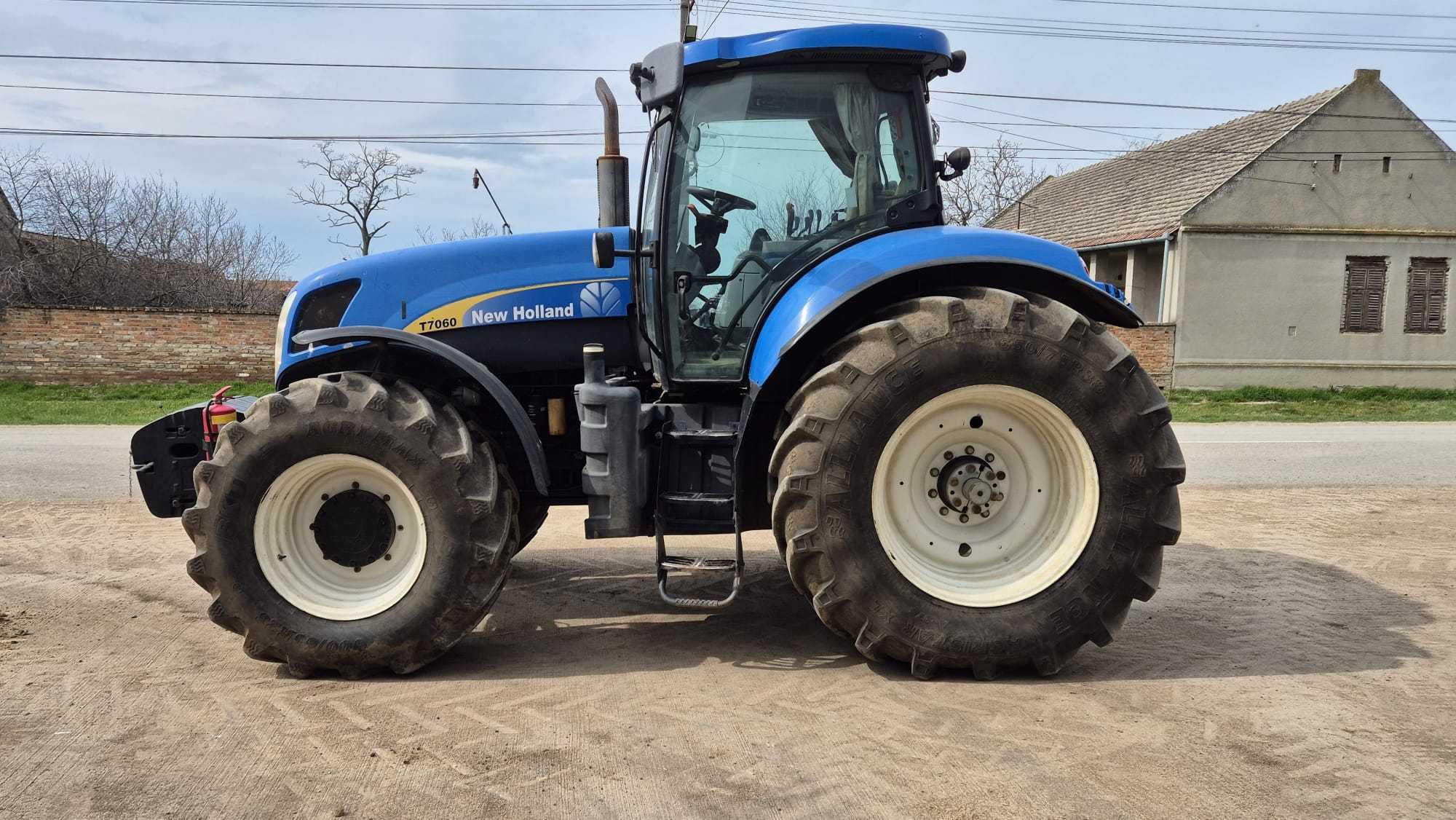 New Holland T7060