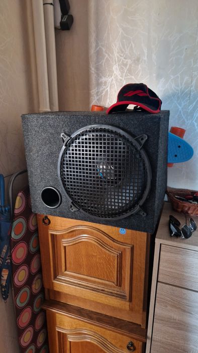 Vand subwoofer auto
