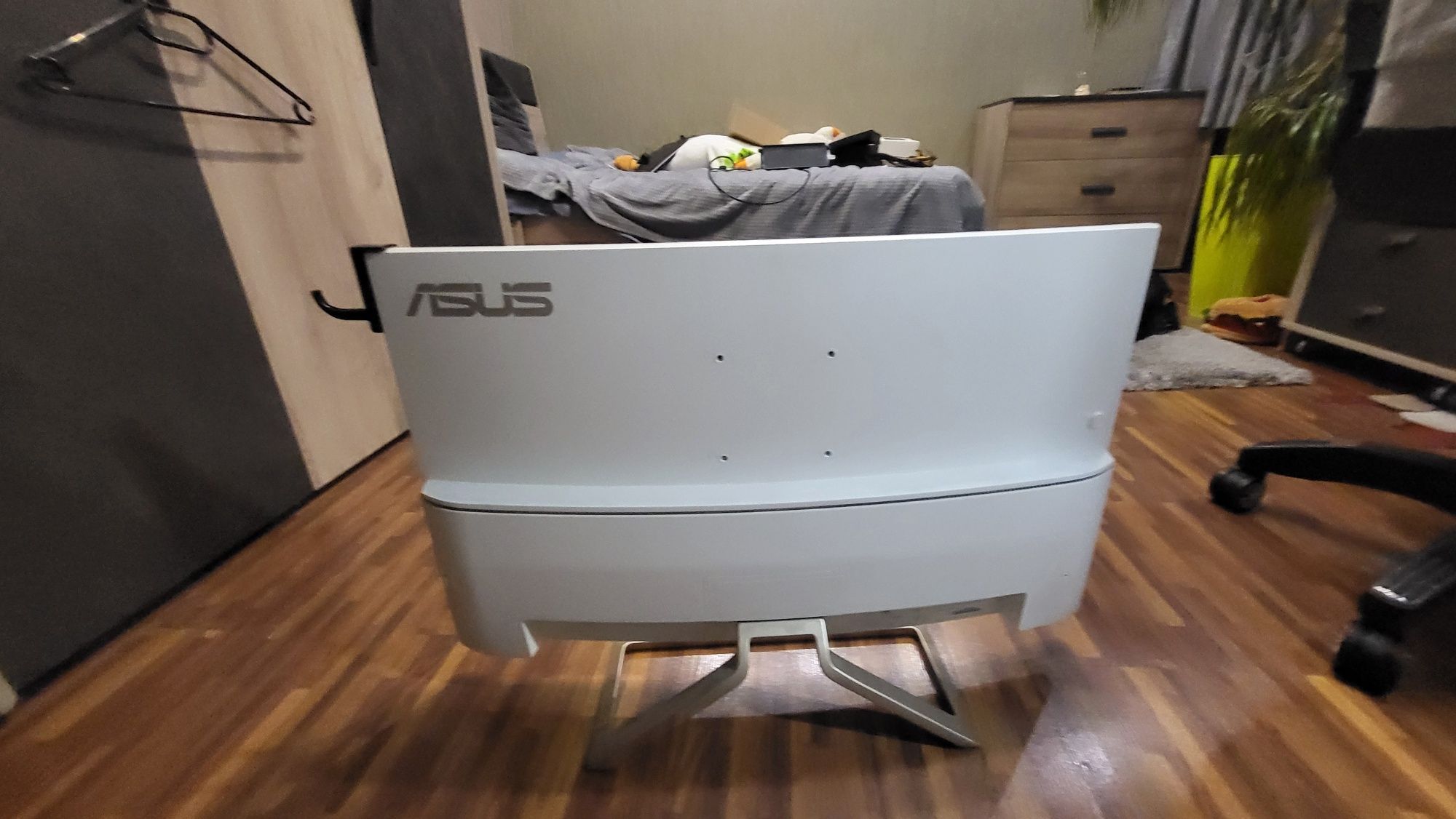 Продам срочно!!! монитор ASUS VGA, DVI