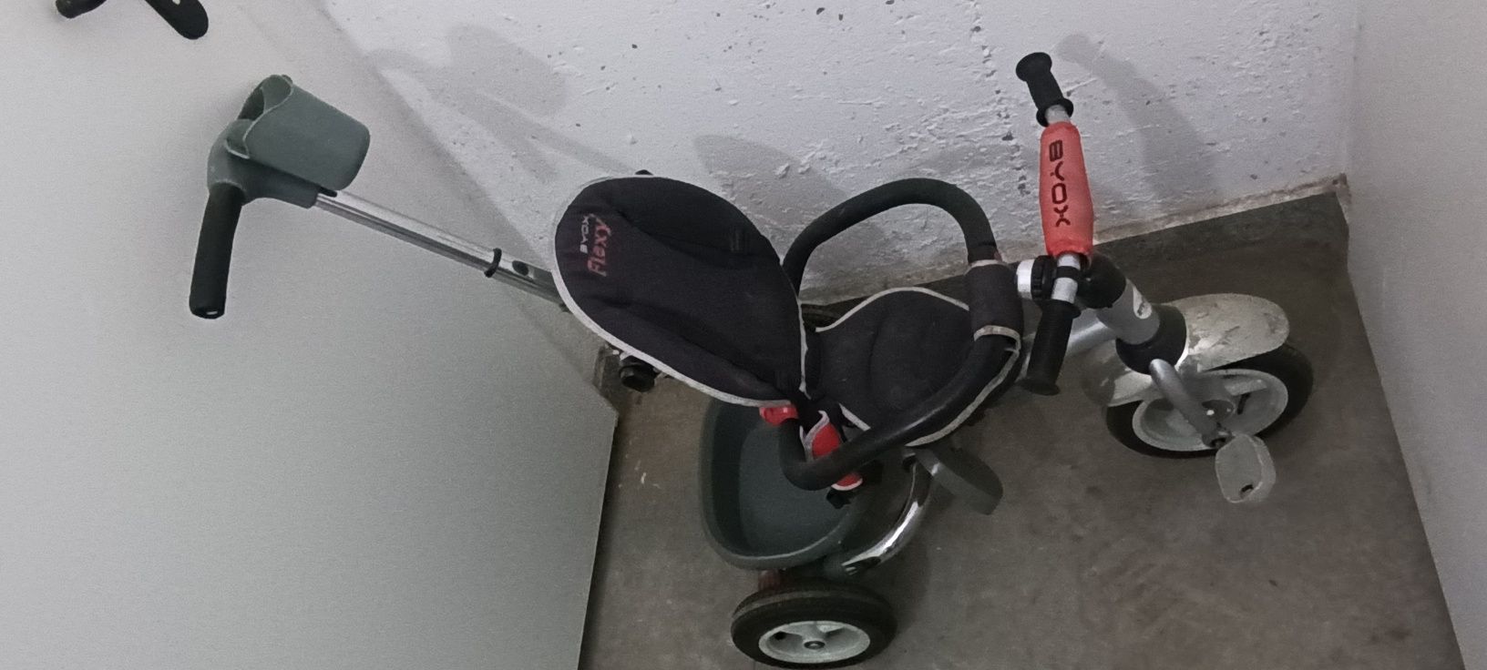 Продавам триколка Byox