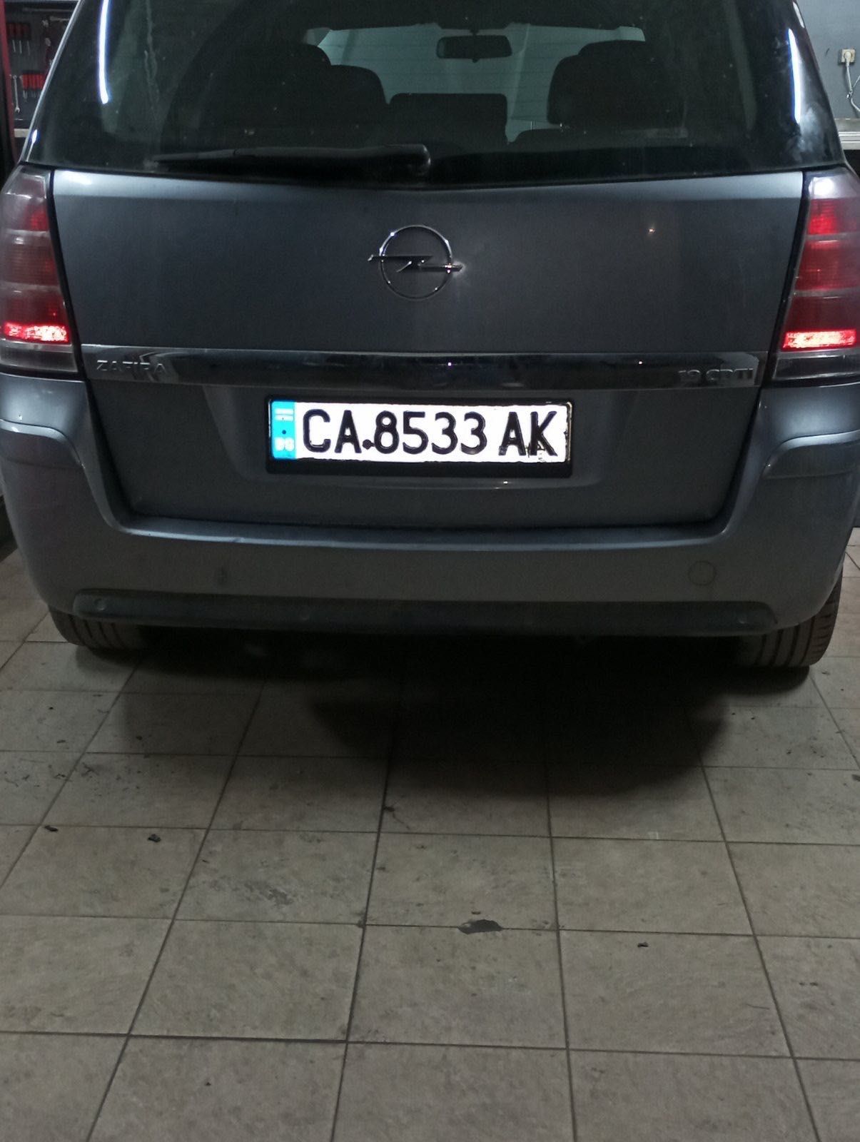 Opel Zafira B 1.9 CDTI (120 к.с.) -
2006 г. - за ремонт или части
