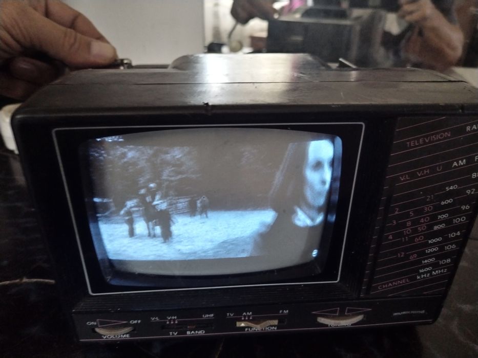 Vintage tv alb negru cu tub cinescop la 12v