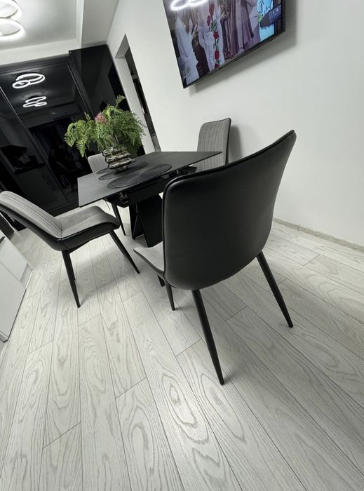 Masa extensibila + 4 scaune