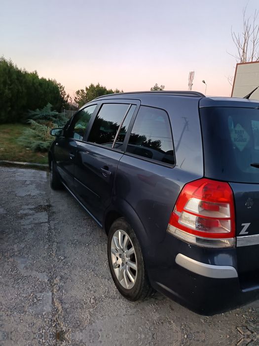 Vând Opel Zafira 1.8 benzină și Gpl an 2008. Mesaj pt video..